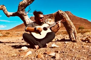 Gitarrist aus dem Erzgebirge auf Klangsuche in Namibia